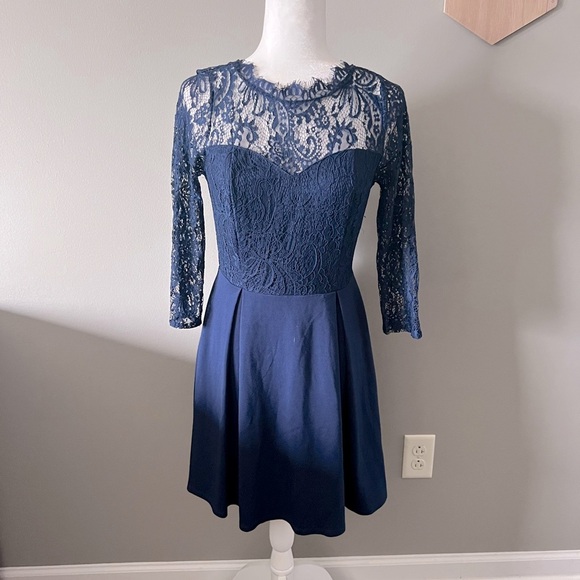 FRANCESCA’S navy blue lace mini dress size M - Picture 1 of 16